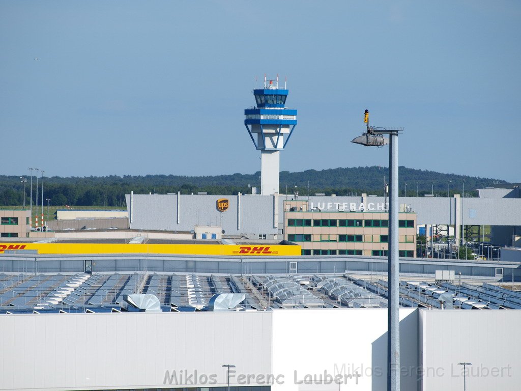 Lufthansa Airbus A 380 zu Besuch Flughafen Koeln Bonn P016.JPG